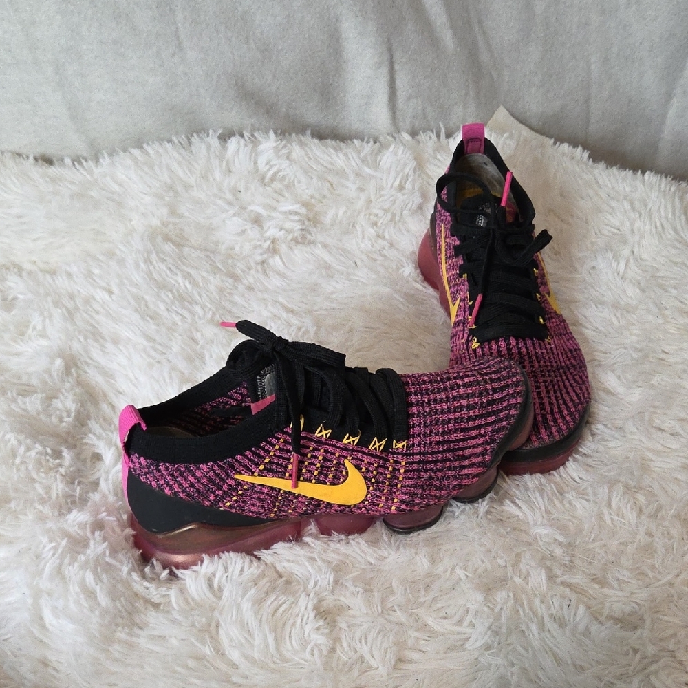 Nike Women's Pink and Yellow Athletic Shoes